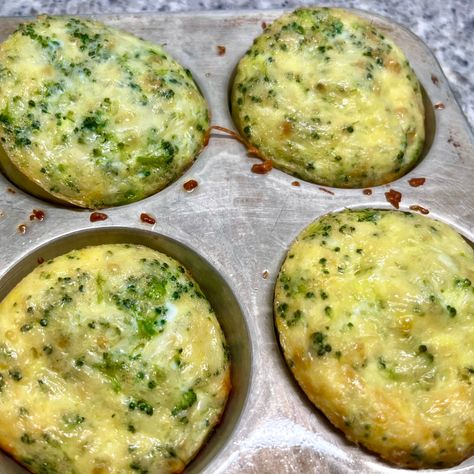 Healthy Broccoli Egg Muffins For Baby & Toddlers (3-ingredients) - BLW For Busy Moms Egg Muffins Blw, Broccoli Egg Bites Baby, Egg Broccoli Cheese Muffins, Blw Egg Muffins, Broccoli Muffins Toddler, Blw Egg Bites, Baby Led Weaning Egg Bites, Toddler Egg Muffins, Broccoli Cheddar Egg Bites