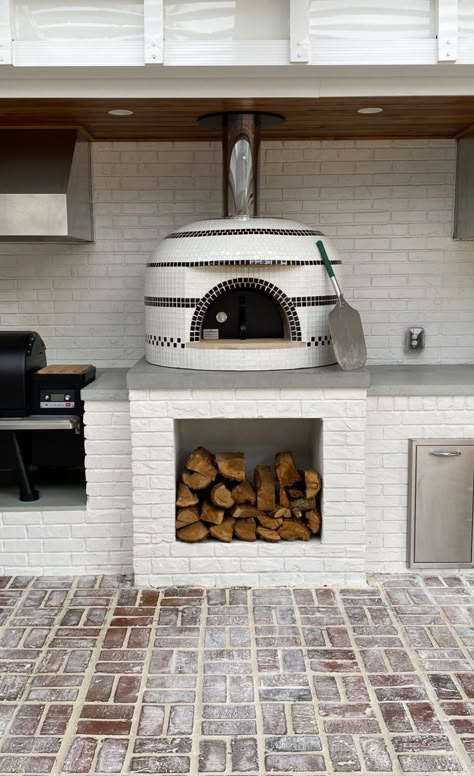 Covered Outdoor Kitchen With Pizza Oven, Egg Bbq Outdoor Kitchens, Outdoor Pizza Oven And Fireplace Modern, Gozney Pizza Oven Outdoor Kitchen, Pizza Oven Outdoor Area, Pizza Oven Garden, Alfresco Pizza Oven, Modern Brick Oven Outdoor, Indoor Pizza Oven