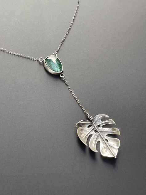 Silver Smithing, Green Kyanite, Jewellery Inspiration, Monstera Leaf, Hand Forged, Pendant Necklaces, Jewelry Inspiration, Beautiful Jewelry, Beaded Jewelry