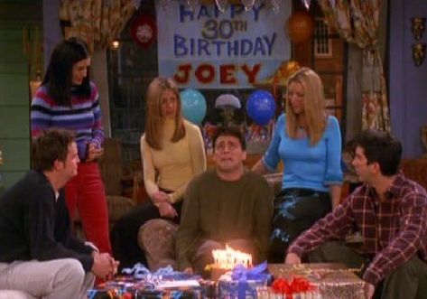 FRIENDS! - Friends Photo (588785) - Fanpop Cake Tv Show, Photo Of Friends, Why God Why, Happy Birthday Friends, Friends (tv Series), Friends Tv Show Quotes, Friends Episodes, Series Poster, Happy Birthday Quotes Funny