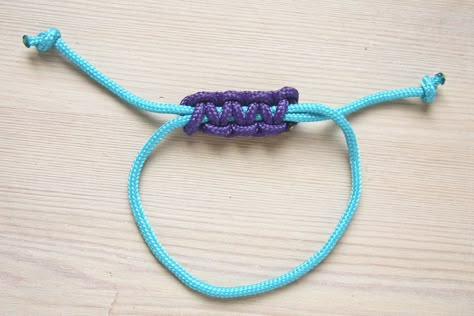 Square Sliding Knot, Bracelet Tying, Simple Sliding Knot, Sliding Knot Tutorial, Barrel Knot, Adjustable Knot Bracelet, Cord Bracelet Diy, Jewelry For Beginners, Square Knot Bracelets