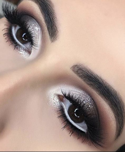 Smokey Silver Makeup, Smokey Eye Silver Glitter, Makeup Ideas For Black And White Outfit, Black Smokey Eye With Silver Glitter, Silver Eye Makeup Look, Smokey Eye Makeup Silver, Sliver Makeup Ideas, Black Makeup Looks For Prom, Military Ball Makeup