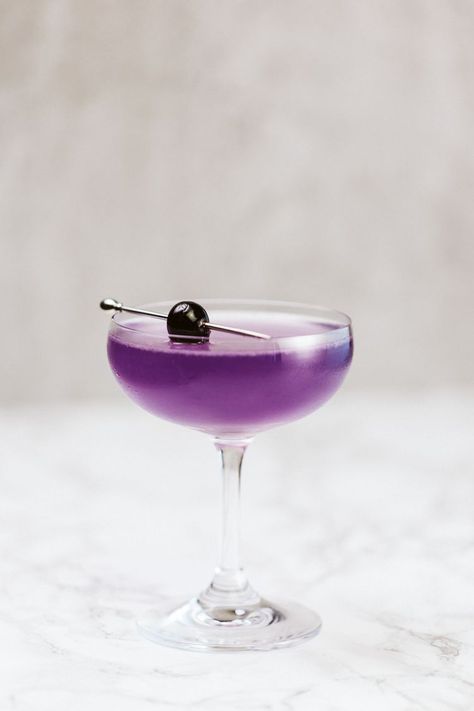 6 Things You Should Know About the Aviation Cocktail Pilot Cocktail, Astrology Cocktails, Aviation Cocktail Recipes, Violet Cocktails, Aviation Drink, Aviator Cocktail Recipe, Quick Evening Meals, The Aviation Cocktail, Campfire Grill