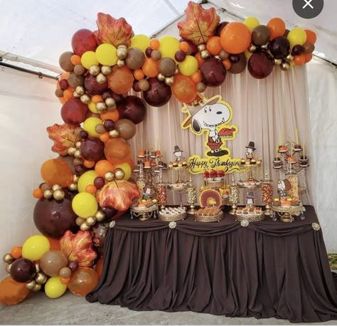 Thanksgiving Party Backdrop, Thanksgiving Decorations With Balloons, Thanksgiving Balloon Arch Ideas, Thanksgiving Birthday Party Decorations, Fall Decorations Party, Thanksgiving Decorations Party, Diy Thanksgiving Backdrop, Autumn Balloon Garland, Friendsgiving Balloon Garland