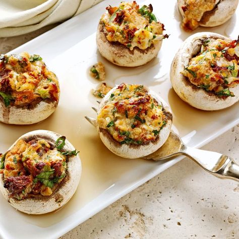 Bacon and Fontina Stuffed Mushrooms Recipe -What's better than lots of bacon and cheese in a mushroom cap...yum. They'll be a hit with your guests too.—Tammy Rex, New Tripoli, Pennsylvania Warm Appetizers, Italian Christmas Recipes, Fall Appetizers, Gluten Free Appetizers, Bacon Appetizers, Stuffed Mushroom, Christmas Foods, Italian Christmas, Stuffed Mushroom Caps