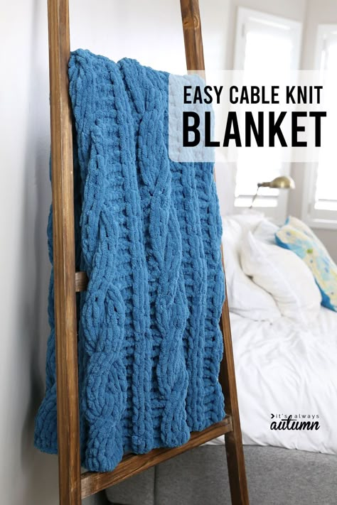 You can make this chunky cable knit blanket without even knowing how to knit! Learn how to finger knit a blanket on no time using loop yarn. Diy Cable Knit Blanket, Chunky Knit Blanket With Loop Yarn, Loop Yarn Lovey, Cable Knit Crochet Blanket, Loop Yarn Patterns Blanket, Big Loop Crochet Blanket, Chunky Knit Blanket Crochet, Loop Blanket Patterns, Hand Knit Cable Blanket