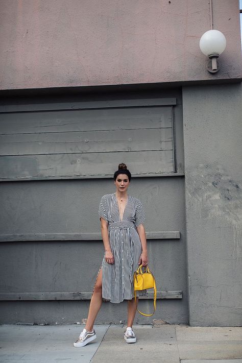 Pop of Color with Cartier | Thrifts and Threads | Bloglovin’ Yellow Bag Outfit, Outfit Minimalista, Mustard Bag, Yellow Outfits, Colour Combinations Fashion, Yellow Purses, Cool Girl Style, Bag Outfit, Casual Outfit Inspiration