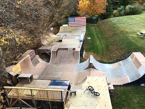 Backyard Skatepark, Bmx Flatland, Dream House Layout, Skate Ramps, Skate Ramp, Skateboard Ramps, Ramp Design, Skateboard Park, Old School Skateboards