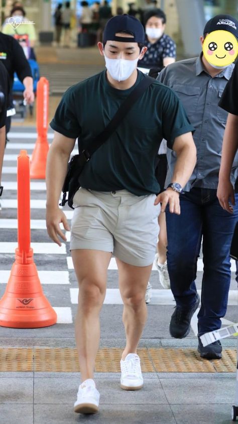 Wonho Wonho Outfit, Super Short Shorts, Guys Grooming, Gentle Style, Bodybuilding Pictures, Indian Men Fashion, Dope Outfits For Guys, Men Stylish Dress, Mens Casual Dress Outfits