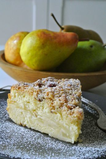 This Pear Streusel Cake recipe came personally recommended to me (by my mother) but when I make it I'll substitute whole wheat pastry flour. Pear Dessert Recipes, Streusel Cake, Pear Dessert, Pear Cake, Torte Cupcake, Pecan Cake, Pear Recipes, Pastry Flour, Coffee Cake Recipes