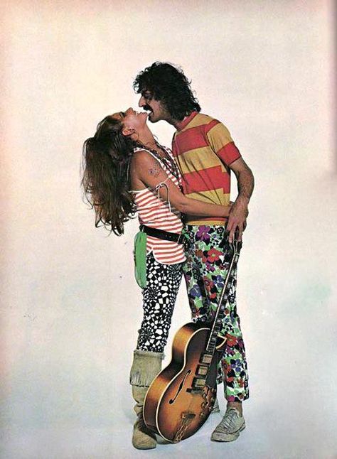 Claudia Cardinale & Frank Zappa Mothers Of Invention, Johnny Rotten, Joey Ramone, Best Guitar Players, Photo Star, Anthony Kiedis, Claudia Cardinale, Swinging Sixties, Look Retro