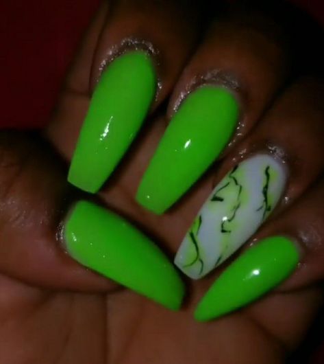 Lime Green Nails Design Neon, Bright Green Nail Ideas, Lime Green Acrylic Nails Designs, Kelly Green Nails Design, Bright Green Nails Acrylic, Green Neon Nails Design, Nails Design Ideas Simple, Lime Green And Black Nails, Lime Green Nail Designs