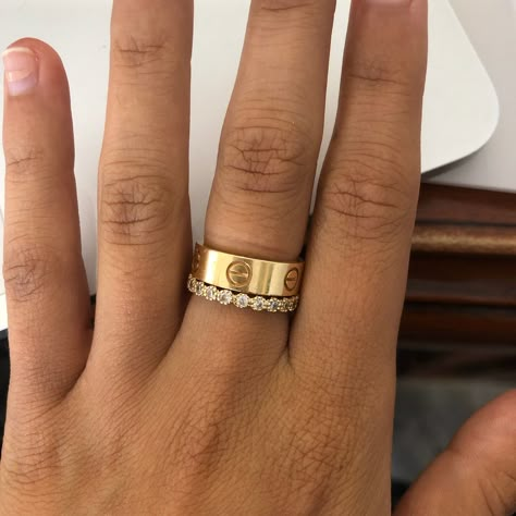 Cartier Stack, Hand Jewelry Rings, Cartier Love Ring, Engagement Rings Couple, Accesories Jewelry, Dior Jewelry, Cartier Jewelry, Ring Stack, Dope Jewelry