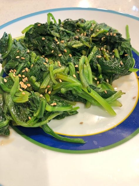 Fresh blanched spinach in an quick and easy goma-shoyu sauce Blanched Spinach, Shoyu Sauce, Meals For Four, Sesame Sauce, Vegetable Rice, Fresh Spinach, Watercress, Spinach Salad, Side Salad