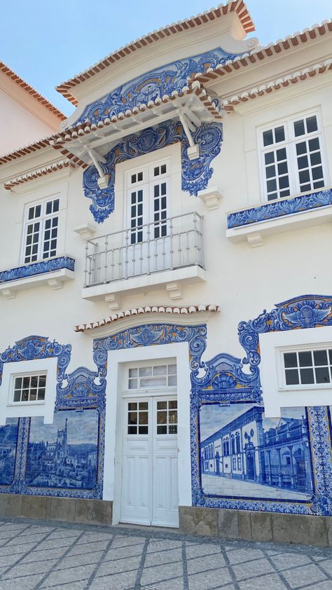 Facade Detail, Portugal Vacation, Portuguese Culture, Portuguese Tiles, Amazing Buildings, Spain And Portugal, Beautiful Architecture, Beautiful Buildings, Railway Station