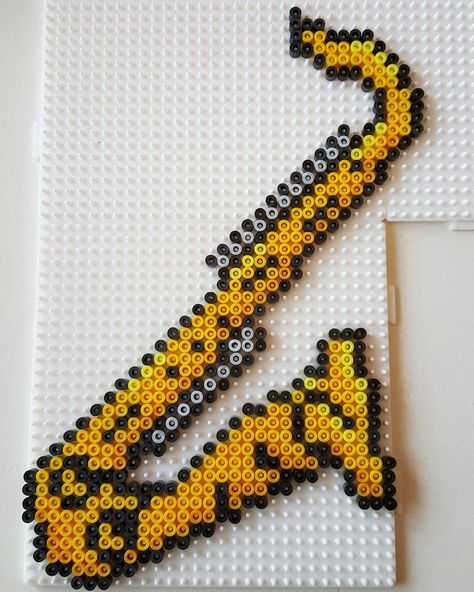 Saxofon hama beads by pitestreetart Perler Designs, Pearl Beads Pattern, Easy Perler Beads Ideas, Hamma Beads, Art Perle, Perler Crafts, Beads Craft, Aqua Beads, Hama Beads Patterns