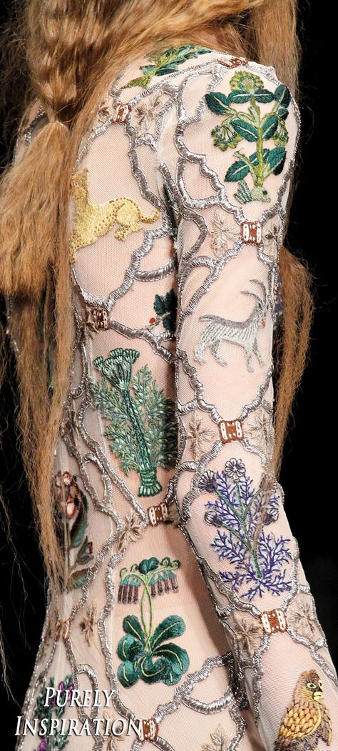 Alexander McQueen FW2017 Women's Fashion (details) RTW | Purely Inspiration Alexander Mcqueen Details, Jewel Tone Fashion Aesthetic, Alexander Mcqueen Embroidery, Brain Explosion, Alexander Mcqueen Designs, I Love Fashion, Alexander Mcqueen Fashion, Couture Details, Love Fashion