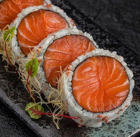 Sushi Recipes Homemade, Salmon Sushi, Sushi Roll, Sushi Recipes, Sushi Rolls, Biryani, Food Obsession, Perfect Food, Beautiful Food