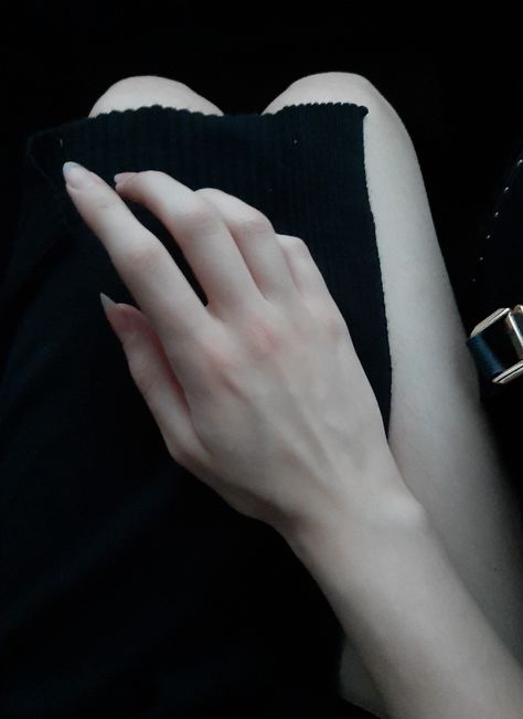 Vampire Hand Pale White Skin Details Pure Aesthetic Girl Hand Guys Hand Veiny Pretty Long fingers Boney Hands Pale Veiny Hands, Vampire Pale Skin, Vampire Hands, Sick Aesthetics, Pale Hands, Vampire Skin, Very Pale Skin, Veiny Hands, Hand Aesthetic