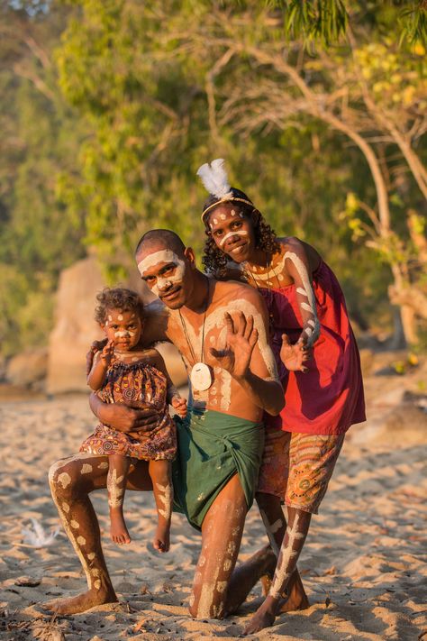 Young Aboriginal family Cultural Photoshoot, Aboriginal Fashion, Aboriginal Clothing, Australian People, Speculative Evolution, Ancient History Facts, Portrait Shoot, Aboriginal Culture, Native Australians