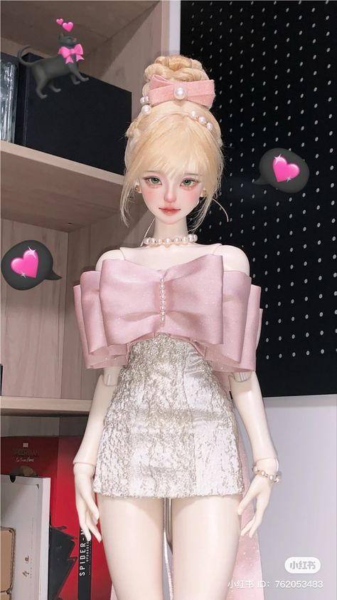 #bjds #dollmakeup #dollmaker #dolls #bjddoll #bjdmakeup #balljointeddoll #japanesedoll Dolls Outfits, Doll Aesthetic, Ball Jointed Doll, Wedding Dress Chiffon, Pink Doll, Doll Outfits, Pastel Pink Aesthetic, Barbie Princess, Pink Vibes