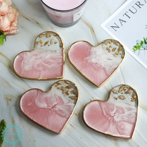 Valentines Coasters, Resin Art Canvas, Wedding Keychain, Heart Coaster, Resin Crafts Tutorial, Shape Names, Diy Resin Projects, Wedding Crafts Diy, Silicone Moulds