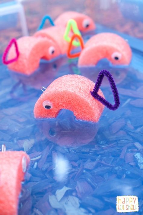 Make this cute fishing game with pool noodle. A fun game for kids and to learn about magnetism. Learn how to make these pool noodle fish here... Pool Noodle Fish, Diy Fishing Game, Diy Learning Toys, Fishing Games For Kids, Noodles Ideas, Fish Games, Pool Noodle Crafts, Fishing Toys, Diy Fishing