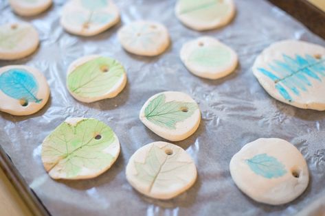 Clay Leaf Prints for Ornaments & Pendants (with Video Tutorial!) Recipe Crafts, Nature Walk Activities, Nature Scavenger Hunt, Clay Leaf, Salt Dough Recipe, Mobiles For Kids, Pre Primary, Nature Craft, What Is A Bird