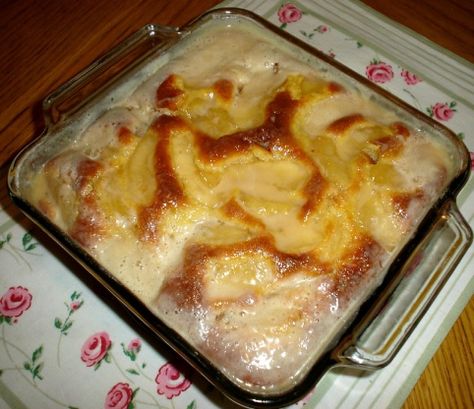 A delicious apple dessert with a sweet, buttery sauce. Apple Pudding Cake Recipe, Apple Pudding Cake, Pudding Cake Recipe, Apple Pudding, Milk Dessert, Apple Dessert, Apple Dessert Recipes, Winter Desserts, Pudding Desserts