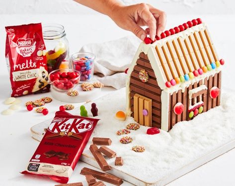 Easy KITKAT Christmas House | Recipes.com.au Kitkat Gingerbread House, Kitkat House, Kitkat Christmas, Australian Foods, Advent Calendar Diy, Christmas Trifle, Holiday Snack, Christmas Sweet Treats, Chocolate House