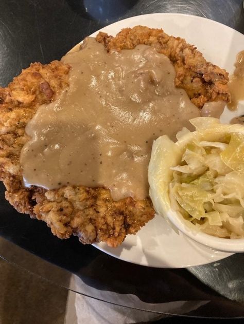 10 Best Chicken Fried Steaks in Texas That Serve Giant Portions Tenderized Round Steak, Texas Chicken, Pepper Gravy, Fried Steak Recipes, Cream Gravy, Crispy Hashbrowns, White Gravy, Fried Steak, Texas Food