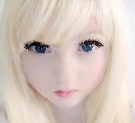 Living dolls Venus Angelic, Dakota Rose, Human Doll, Doll Videos, Lazy Hairstyles, Anime Makeup, Cute Haircuts, Messy Short Hair, Doll Makeup