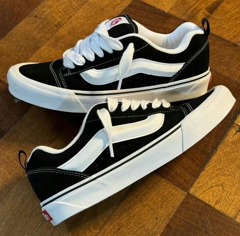 #vans #vansoldschool #classic #vintage #mensshoes #shoes #fashion #style #streetwear #trend #home Vans Vintage, Vans Old School, Old School Vans, 90s Style, Style Streetwear, Classic Vintage, Shoes Fashion, 90s Fashion, Old School