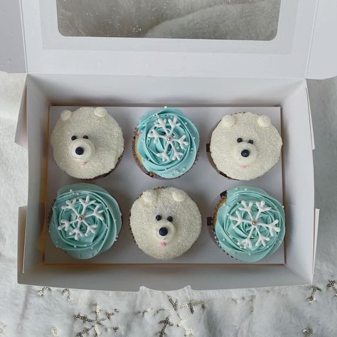 Polar Bear Cupcakes Easy, Arctic Animal Cake, Polar Birthday Party, Polar Bear Birthday Cake, Snow Cupcakes, Polar Bear Birthday Party, Polar Bear Cupcakes, Arctic Cake, Polar Bear Cake