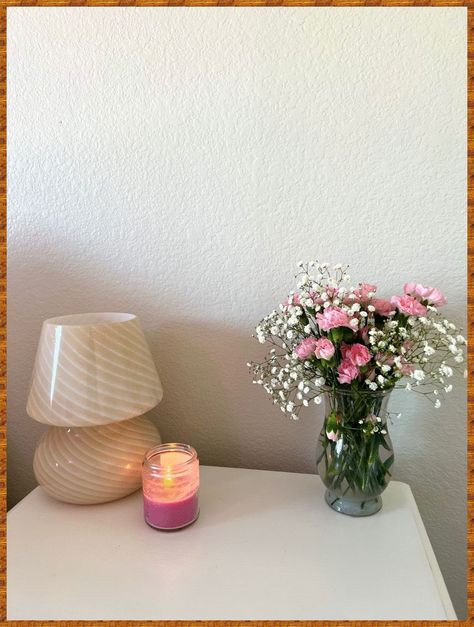 Bedside Flowers Night Stands, Bedside Flowers Aesthetic, Flowers Bedside Table, Cool Nightstand Lamps, Pink Flowers Bedroom, Flower In Bedroom, Flowers On Nightstand, Spring Themed Bedroom, Cute Nightstands Aesthetic