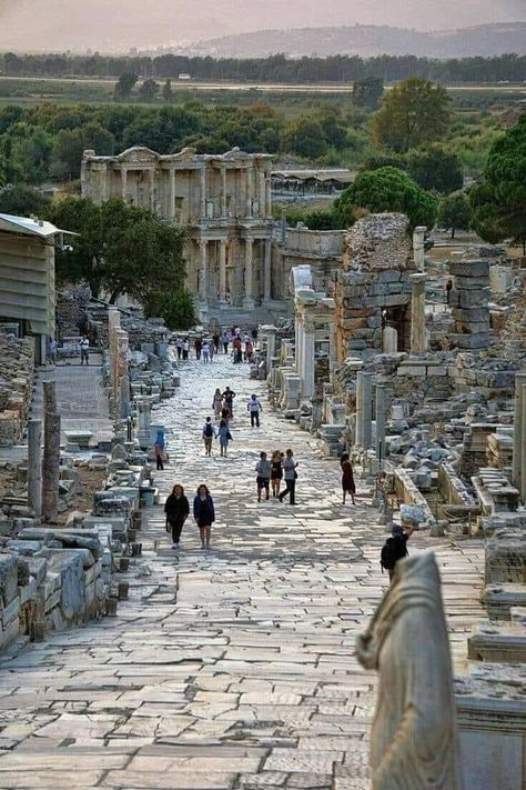 Architecture Antique, Pompeii Ruins, Halong Bay, Ancient City, The Ruins, Turkey Travel, Ancient Architecture, Historical Place, Ancient Ruins