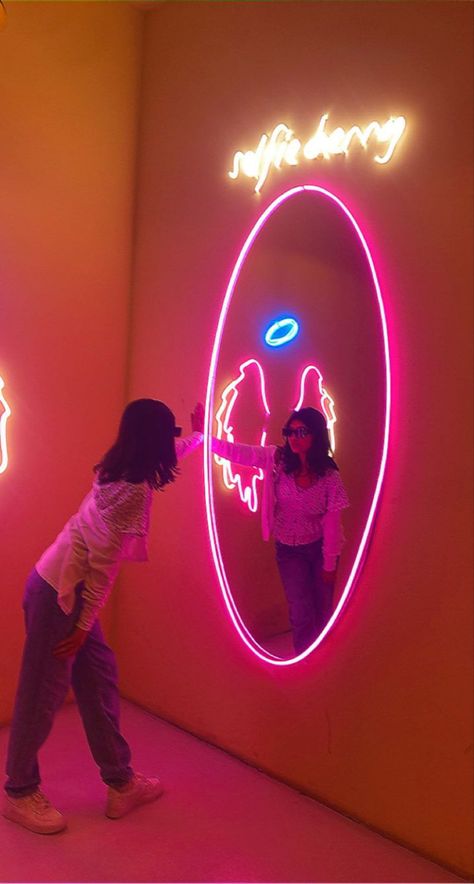 #fashion #mirrorselfies #aesthetic Neon Mirror Aesthetic, Neon Mirror, Curvy Mirror, Mirror Picture, Future Apartment, She Shed, Pictures Ideas, Dark Aesthetic, Aesthetic Art