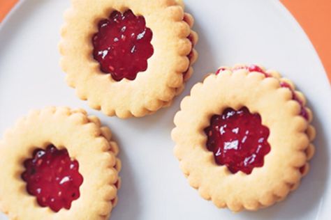 Shrewsbury biscuits recipe, NZ Womans Weekly – This is a classic English biscuit and now a Kiwi teatime favourite With delicious raspberry jam or substitute with strawberry jam in the middle the little ones will enjoy it tooampnbsp – bite.co.nz Shrewsbury Biscuits, Beautiful Biscuits, English Biscuits, Bakers Delight, Egg Sandwich Recipe, Biscuits Recipes, British Recipes, Eating Well Recipes, Brownies Cookies