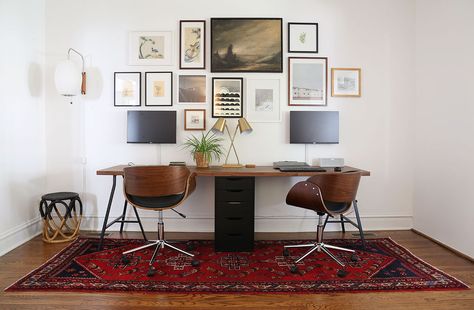 36 Inspirational Home Office Workspaces That Feature 2 Person Desks Desk For Two People, Diy Home Office Desk, Ikea Office Desk, Desk For Two, Two Person Desk, Ikea Home Office, Office For Two, Hack Ikea, Desk Diy