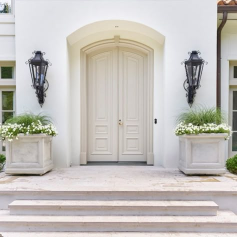 Breathtaking front door and entry to traditional style white stucco mansion in Buckhead. The 2020 Southeastern Designer Showhouse 'Villa Flora' is painted Benjamin Moore Seapearl and trim is Benjamin Moore Pashmina. White House Exteriors, White Exterior Paint Colors, Benjamin Moore Exterior, White Exterior Paint, White Exterior Houses, Best White Paint, Stucco Homes, Neutral Paint Color, Stucco Exterior