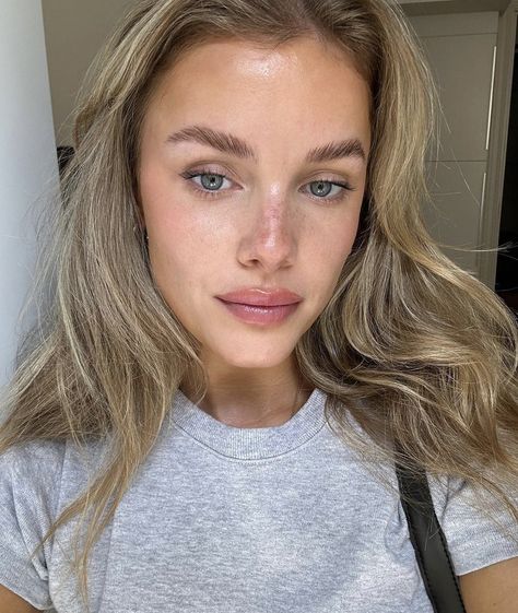 Josefine Vogt, Lip Flip, Beauty Procedures, Face The Music, Dark Blonde Hair, Daily Makeup, Natural Makeup Looks, Simple Beauty, Eyebrow Makeup