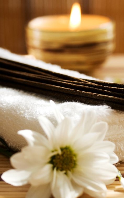 .spa Chocolate Massage, Home Spa Room, Spa Recipes, Spa Oasis, Raindrops And Roses, Spa Rooms, Aromatherapy Massage, Reflexology Massage, Spa Decor