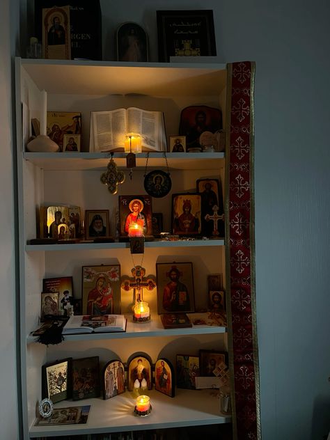 Orthodox Home Decor, Prayer Corner Christian, Orthodox Prayer Corner, Prayer Corner Ideas, Christos Anesti, Icon Corner, Altar Inspiration, Prayer Room Ideas, Orthodox Prayers