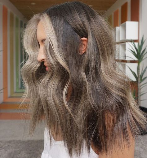 30 Trendy Mushroom Brown Hair Color Ideas for 2021 - Hair Adviser Short Brown Hair Fair Skin, Mushroom Grey Hair, Brown With Blonde Money Pieces, Mushroom Brown Hair, Light Brunette Hair, Money Pieces, Rambut Brunette, Mushroom Hair, Mushroom Brown