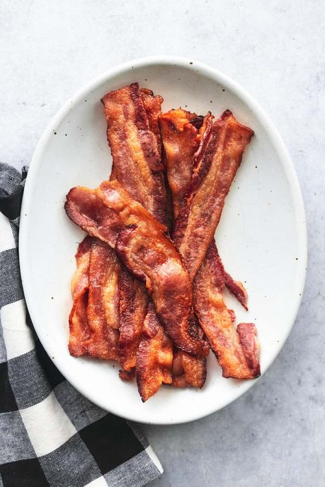 How To Make Crispy Bacon in the Oven - Creme De La Crumb Air Fry Bacon, Bake Bacon, Perfect Bacon, Microwave Bacon, Oven Baked Bacon, Make Bacon, Chelsea's Messy Apron, Bacon In The Oven, How To Make Bacon