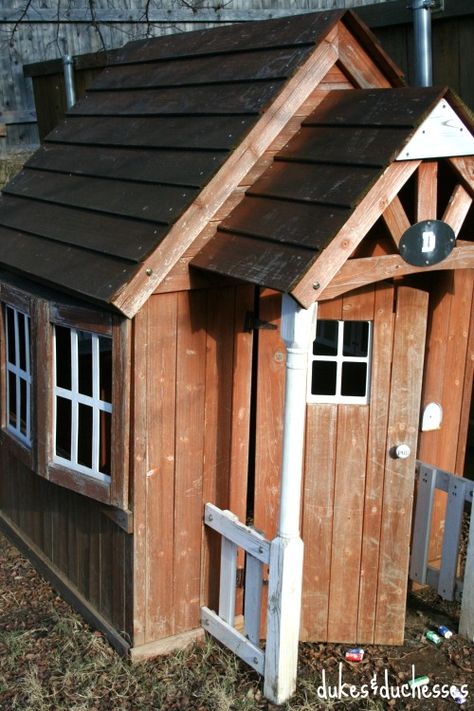 Chicken Coop Diy, Wood Playhouse, Chicken Coop Pallets, Build A Chicken Coop, Chicken Yard, Bird Lady, Hippie Living, Diy Chicken Coop Plans, Diy Playhouse