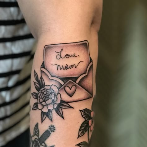 Tattoo Handwriting, Envelope Tattoo, Love Mom Tattoo, Handwriting Tattoo, Tattoos Mom, Mom Heart Tattoo, Handwriting Tattoos, Handwriting Ideas, Traditional Tattoo Inspiration