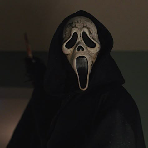 Scream Pfp, Music Lover Tattoo, Ghostface Scream, Scary Movie Characters, Scream 6, Dark Landscape, Scary Wallpaper, Horror Artwork, Scream Movie