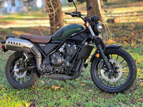 Ride Review: Honda’s $6,700 SCL500 Scrambler Is A Modern Classic Honda Scrambler, Standard Motorcycle, Moto Girl, Motorcycle Photography, Motorcycle Culture, Scrambler Motorcycle, Honda S, Honda Motorcycles, Guy Stuff