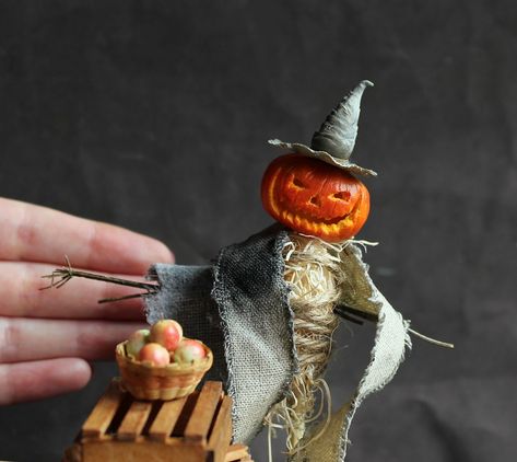 Miniature Scarecrow | fairchildart | Flickr Spooky Miniatures, Miniatures Halloween, Haunted Doll House, Haunted Doll, Halloween Folk Art, Halloween Costumes Diy, Halloween Dolls, Halloween Miniatures, Haunted Dolls